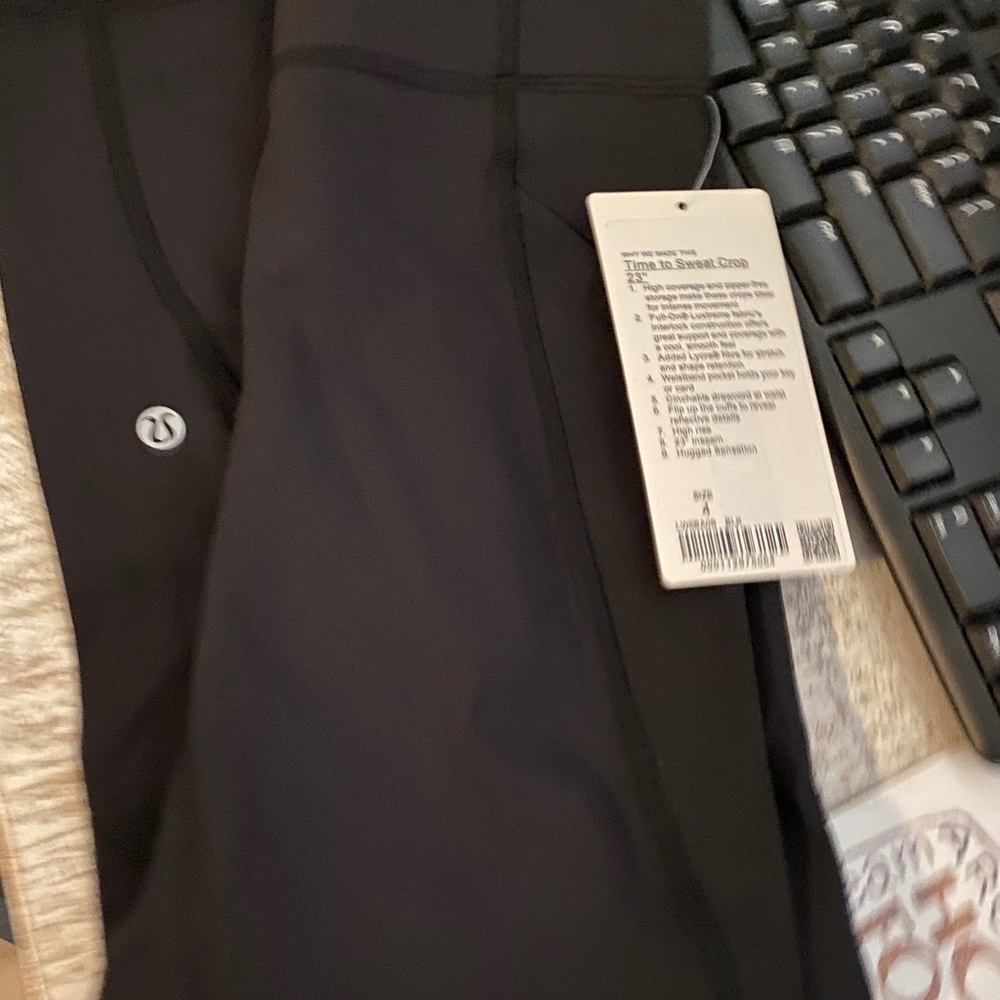 Lululemon time to Sweat Crop 23"